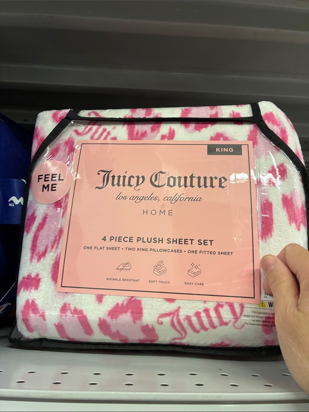 Juicy Couture Plush 4-Piece Sheet Set in Pink and White - King